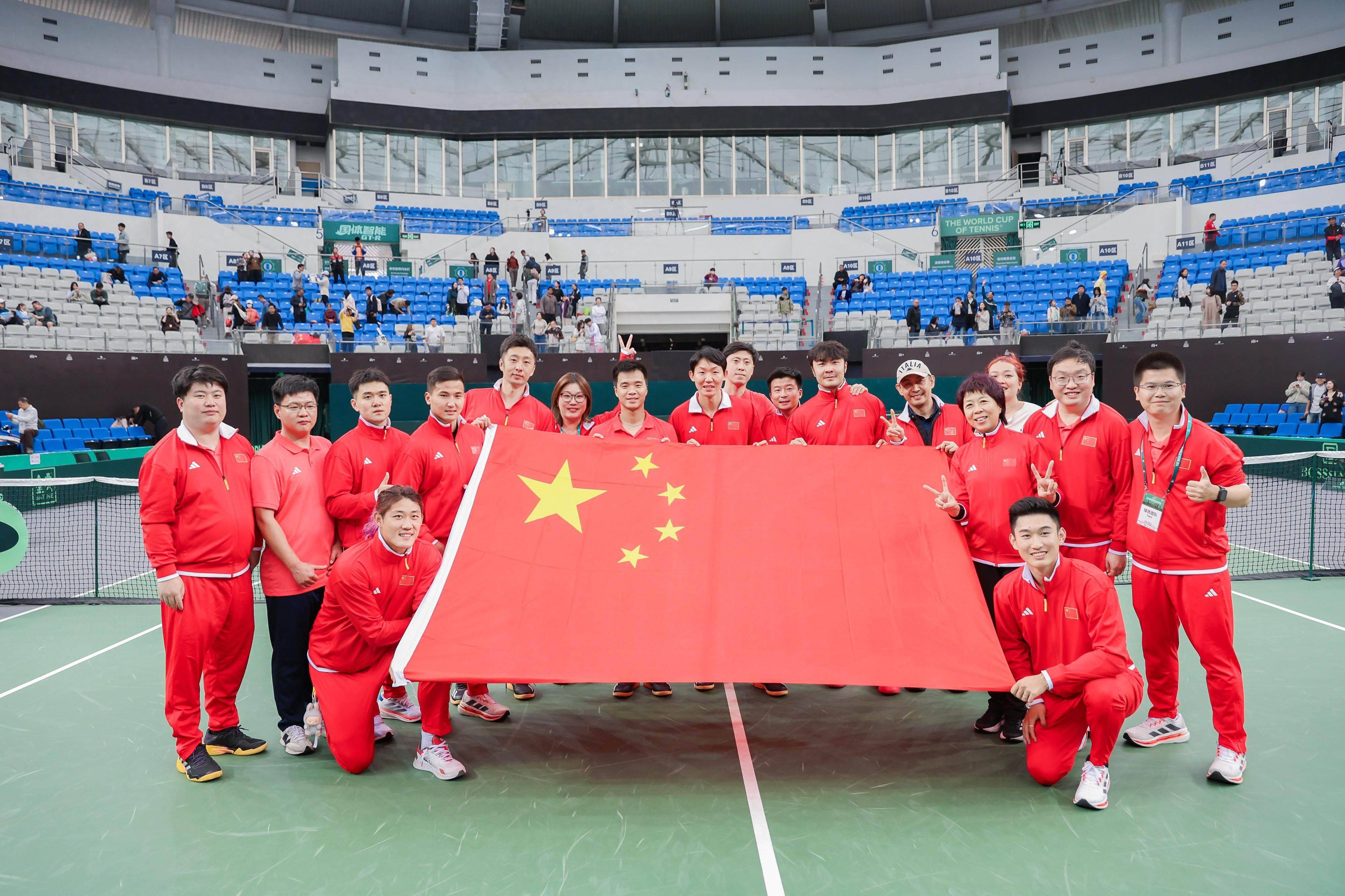官方：布莱顿与25岁门将麦吉尔续约至2027年